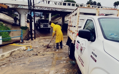 Ayuntamiento de Rosarito Limpia Accesos en Delegación Primo Tapia Tras Lluvias