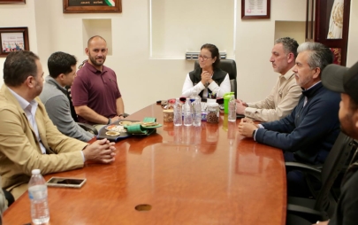 Presidenta Municipal Rocio Adame Reconoce al Campeón de Boxeo Francisco Mendívil