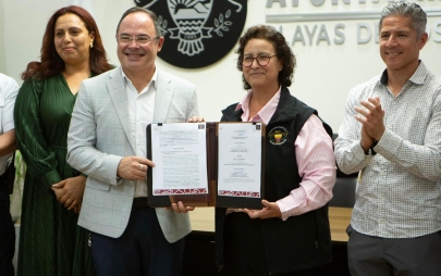 Rocio Adame Firma Convenio de Colaboración con Parronato pro Bomberos de Playas de Rosarito
