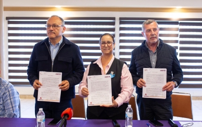 Rocio Adame Celebra la Firma de Contrato Para la Construcción de la Planta Desaladora en Rosarito