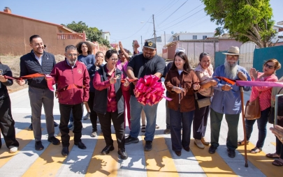 Rocío Adame Inaugura Obras de Pavimentación en Lomas de Rosarito