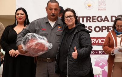 Rocío Adame Encabeza Entrega de Uniformes a Personal de la Dirección de Servicios Urbanos